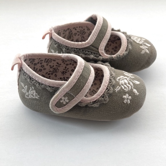 4/$25🥰Cute Little Girls Shoes size 2/3 - Picture 3 of 7